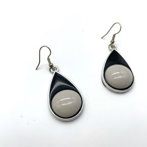 ⭐️ Elegant Black & Stone Accent Teardrop Dangles